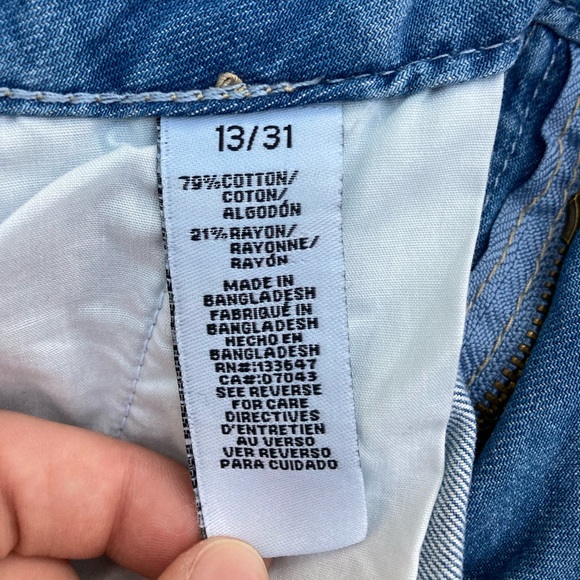 Women’s size 13/31 Celebrity Pink jean shorts - Picture 4 of 4